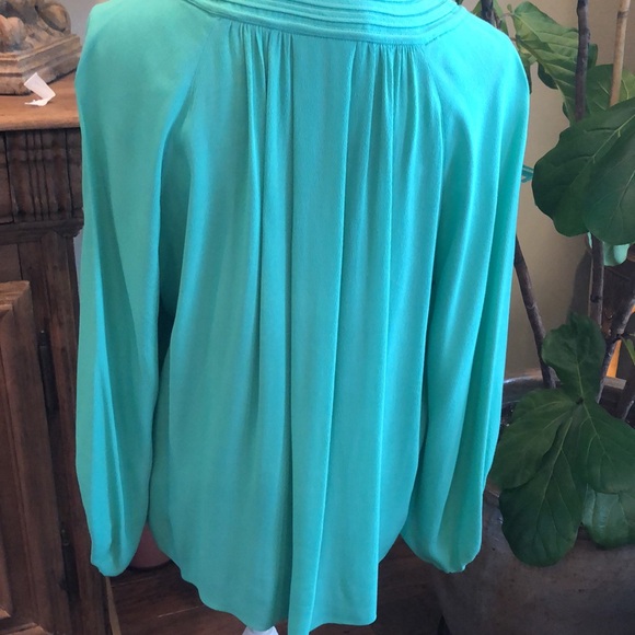 Diane von Furstenburg Blouse 😍 - Picture 4 of 7